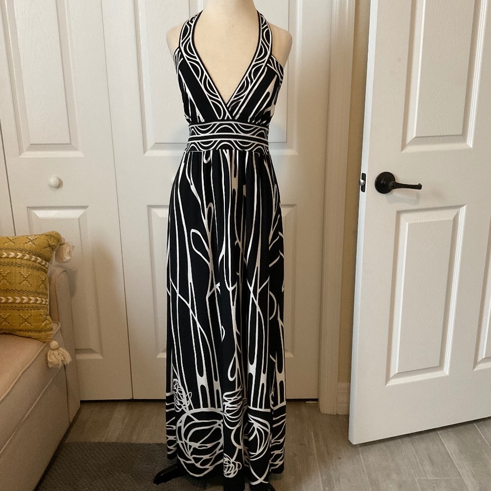 BCBG MaxAzria Jersey Knit Maxi Dress Halter Style Black Deco Print Sz S